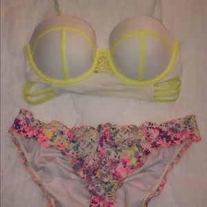 Victoria’s Secret bikini